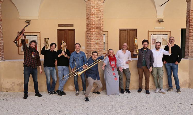 Tolentino, Linda Valori la band di Paolo Del Papa: grande musica al Politeama per Santo Stefano Tolentino, Linda Valori la band di Paolo Del Papa: grande musica al Politeama per Santo Stefano