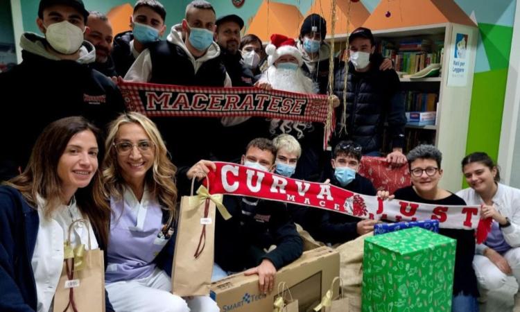 Curva Just: regali per i più piccoli all’ospedale di Macerata Curva Just: regali per i più piccoli all’ospedale di Macerata