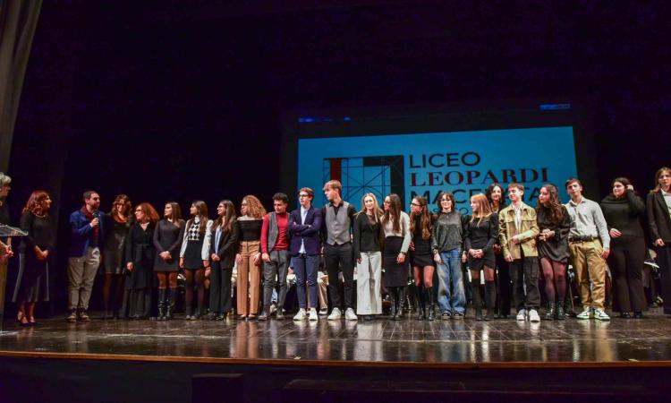 Macerata, Liceo Leopardi: una serata di emozioni tra diplomi, premi e ricordi