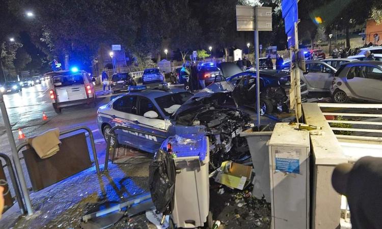 Inseguito e tamponato dalla polizia dopo una folle fuga in auto: pusher bloccato da un cittadino eroe (FOTO e VIDEO)