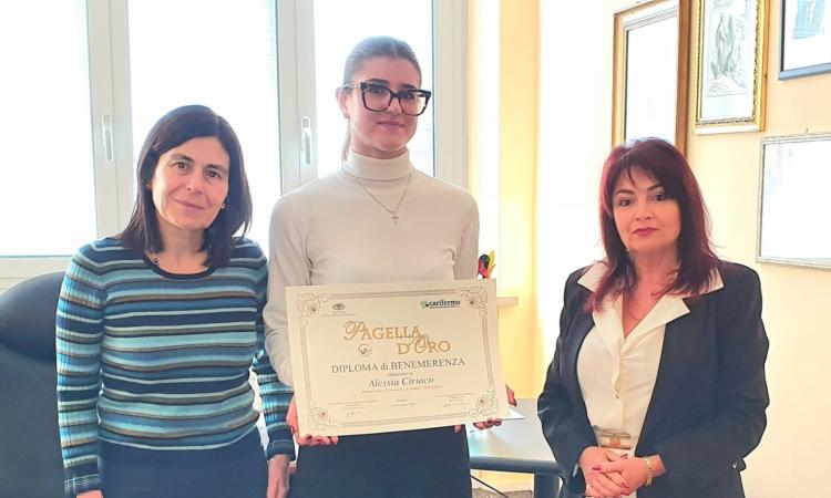 Alessia Ciriaco dell'Ite Gentili si aggiudica la "Pagella d'oro" Alessia Ciriaco dell'Ite Gentili si aggiudica la "Pagella d'oro"