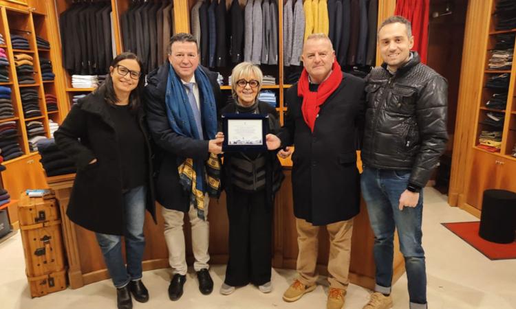 Tolentino, la Galleria delle Novità spegne 60 candeline: targa celebrativa dal Comune Tolentino, la Galleria delle Novità spegne 60 candeline: targa celebrativa dal Comune