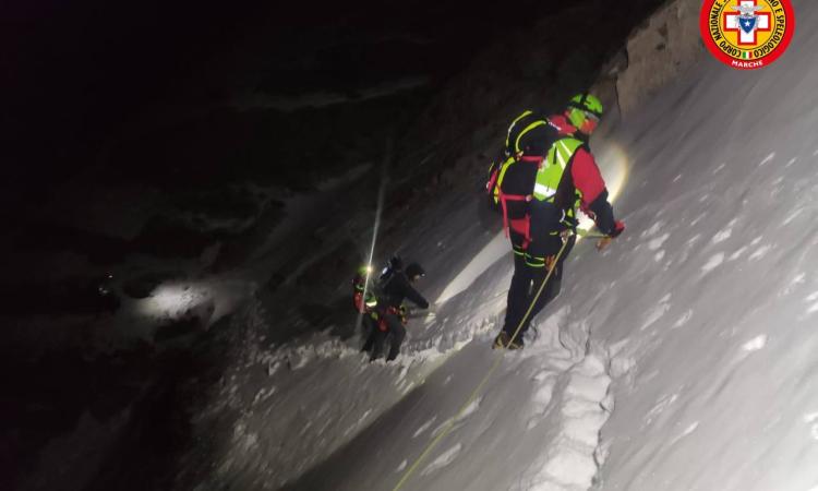 Bloccato a causa del ghiaccio non riesce a continuare il tragitto: soccorso escursionista