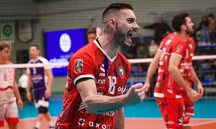 Volley, a Macerata serve il tie-break per piegare Bari: arrivano due punti prima di San Silvestro