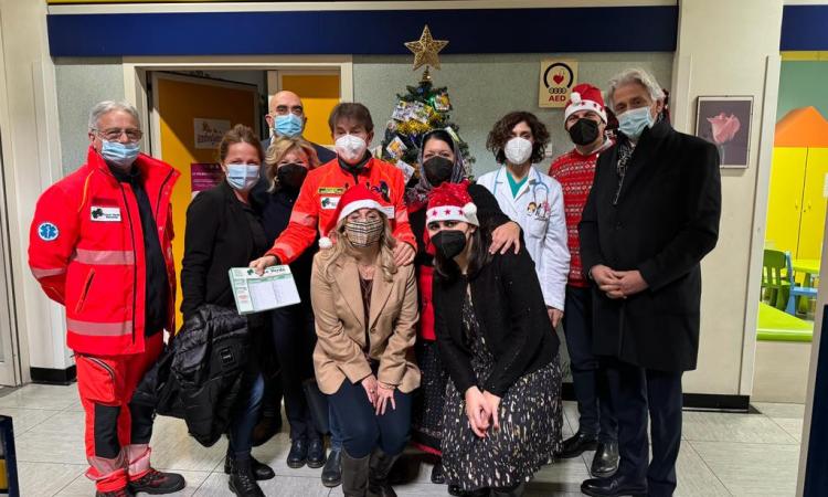 Rotary club Macerata, doni ai piccoli di Pediatria nel giorno della Befana e tombolata a Villa Cozza