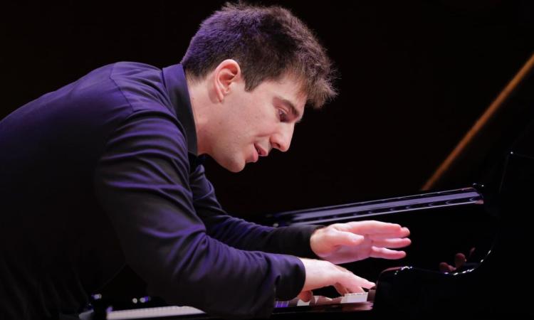 Tolentino, il Politeama ospita il fenomenale pianista Denis Linnik Tolentino, il Politeama ospita il fenomenale pianista Denis Linnik