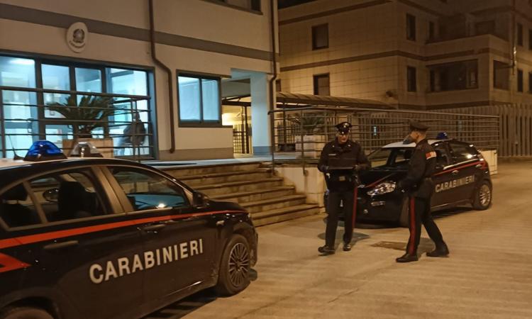 Tolentino, "dammi i soldi e i gratta e vinci": rapina con pistola giocattolo un autogrill. Arrestato 24enne