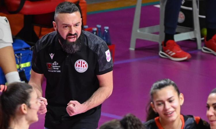 Hr Volley, Carancini dopo l'esordio: "Sensazione indescrivibile. Complimenti alle ragazze per la prestazione" Hr Volley, Carancini dopo l'esordio: "Sensazione indescrivibile. Complimenti alle ragazze per la prestazione"