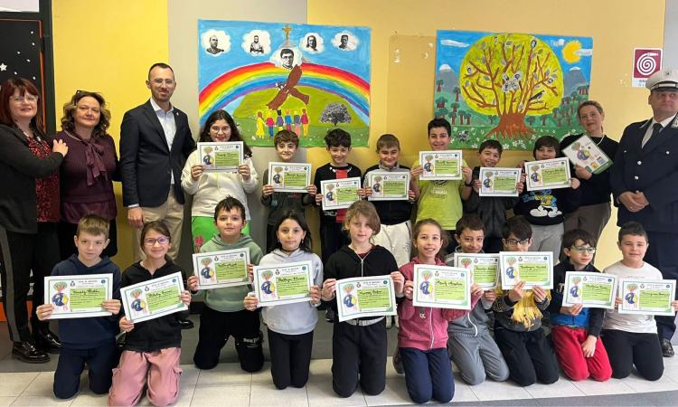 Matelica, i bambini delle elementari sono gli artisti dell'ecocalendario 2024 Matelica, i bambini delle elementari sono gli artisti dell'ecocalendario 2024