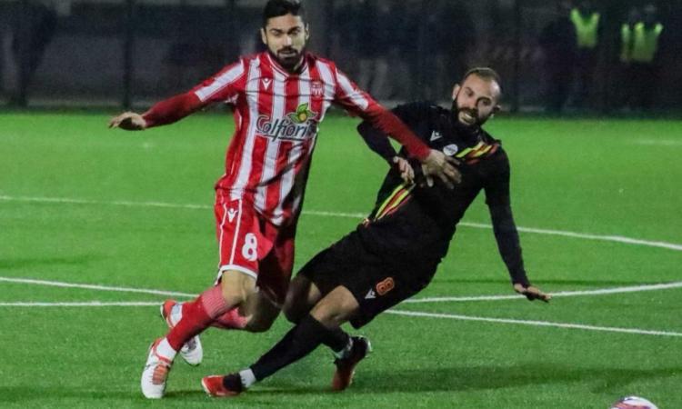 Maceratese, Massei: “Con l’Urbania bisogna tornare a vincere. Vivo questa maglia in maniera viscerale” Maceratese, Massei: “Con l’Urbania bisogna tornare a vincere. Vivo questa maglia in maniera viscerale”