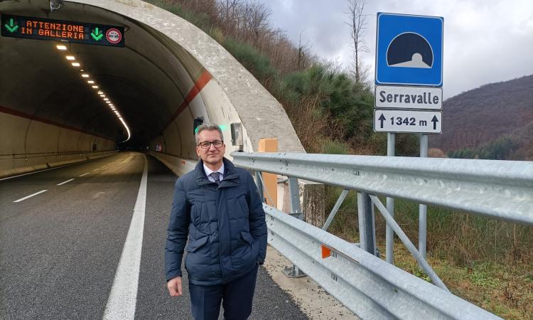 Superstrada, riaperta al traffico la galleria "Varano": si viaggia su una sola corsia Superstrada, riaperta al traffico la galleria "Varano": si viaggia su una sola corsia