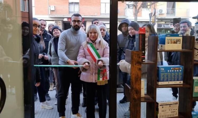 Nuova attività a San Severino: taglio del nastro per il negozio Computer Care Nuova attività a San Severino: taglio del nastro per il negozio Computer Care
