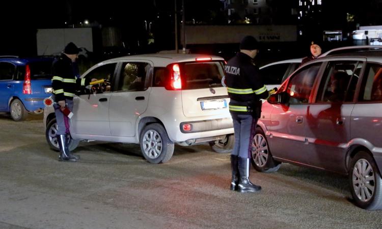 Civitanova, raffica di patenti ritirate nel weekend: 230 i punti decurtati Civitanova, raffica di patenti ritirate nel weekend: 230 i punti decurtati
