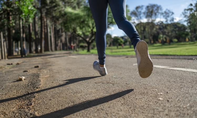 Tessuti tecnici traspiranti: ecco quelli perfetti per l’abbigliamento running Tessuti tecnici traspiranti: ecco quelli perfetti per l’abbigliamento running
