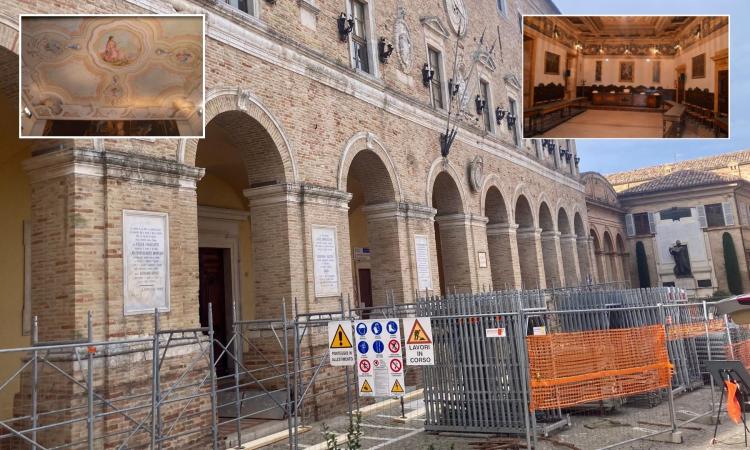 Treia, oltre 4 milioni e mezzo di euro di lavori per il palazzo del Municipio: montata l'impalcatura