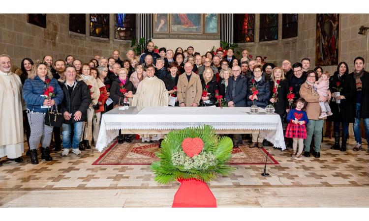 Chiesanuova, dalle Nozze di Smeraldo a quelle di Carta: 31 coppie animano la "Festa della Famiglia" Chiesanuova, dalle Nozze di Smeraldo a quelle di Carta: 31 coppie animano la "Festa della Famiglia"