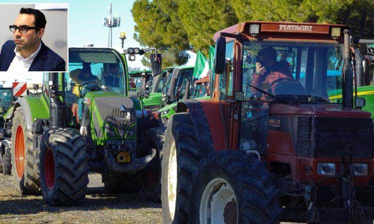Macerata, Orioli sta con la protesta degli agricoltori: "Sono al loro fianco, vessati da tempo" Macerata, Orioli sta con la protesta degli agricoltori: "Sono al loro fianco, vessati da tempo"