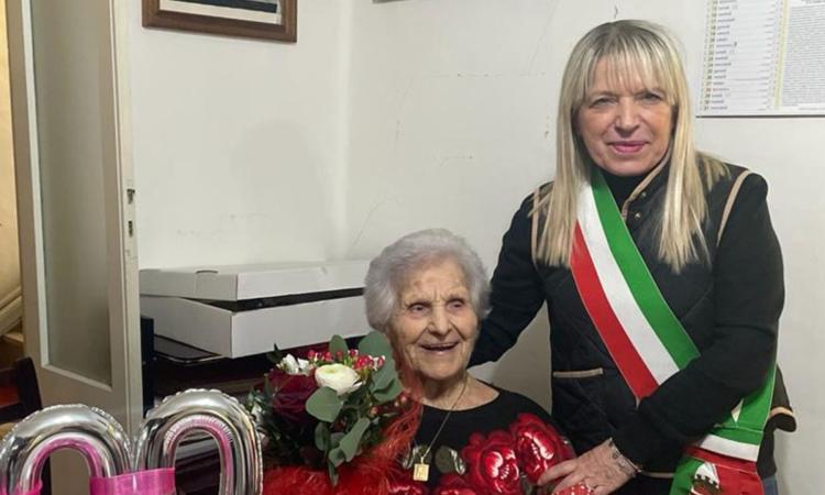 San Severino, Maria Acero spegne 100 candeline: l'abbraccio di un'intera comunità