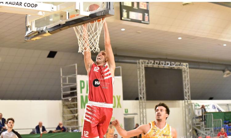 Basket, vittoria "esagerata" per Matelica contro la Baseart Pesaro Basket, vittoria "esagerata" per Matelica contro la Baseart Pesaro