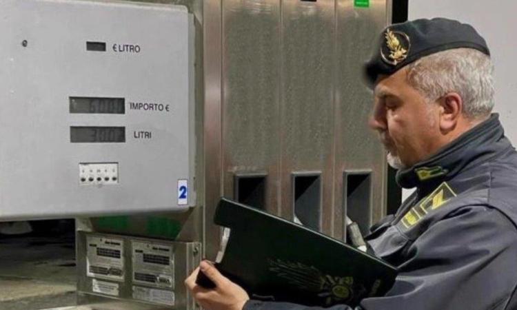 "Manda foto per farci vedere che sei al lavoro", turni massacranti sotto minaccia di morte: tre arresti