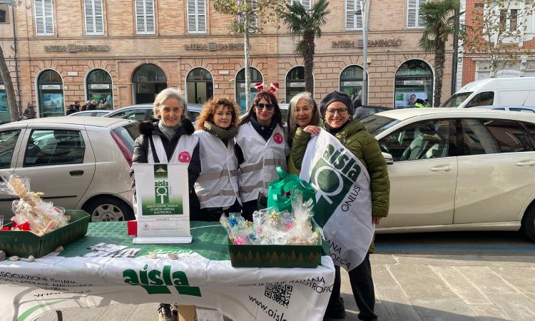 Mille euro per la fondazione Arisla: il dono di Civitanova Cammina: "L'importanza di essere comunità"