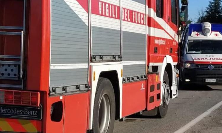 Tragedia sulla Perugia-Ancona, scontro fra automedica e Panda: un morto e due feriti