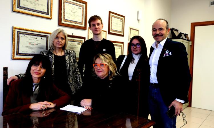 Macerata, il Rotary Club all'IIS Matteo Ricci: via al progetto One Day One Job