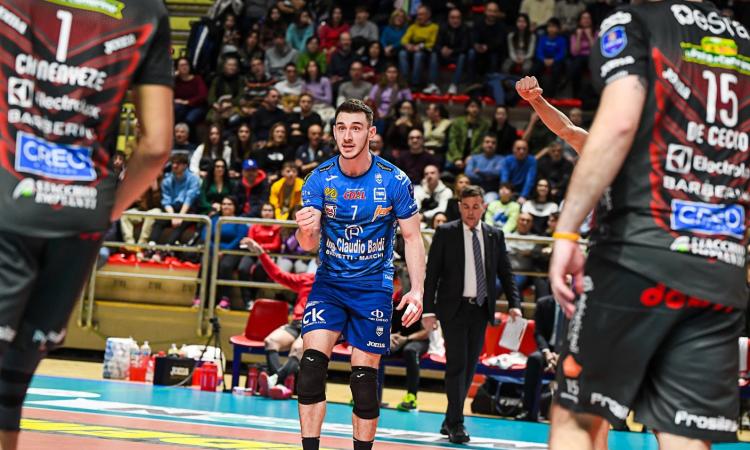 La Cucine Lube Civitanova stringe i denti ed espugna Taranto per 3-1 in rimonta nella 7a giornata di ritorno La Cucine Lube Civitanova stringe i denti ed espugna Taranto per 3-1 in rimonta nella 7a giornata di ritorno