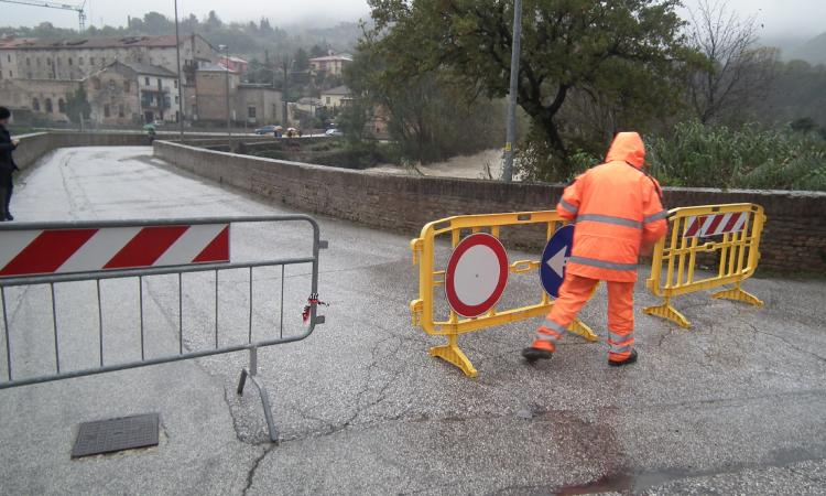 San Severino, via Ponte Sant'Antonio chiusa per manutenzione: ecco quando e come cambia la viabilità San Severino, via Ponte Sant'Antonio chiusa per manutenzione: ecco quando e come cambia la viabilità