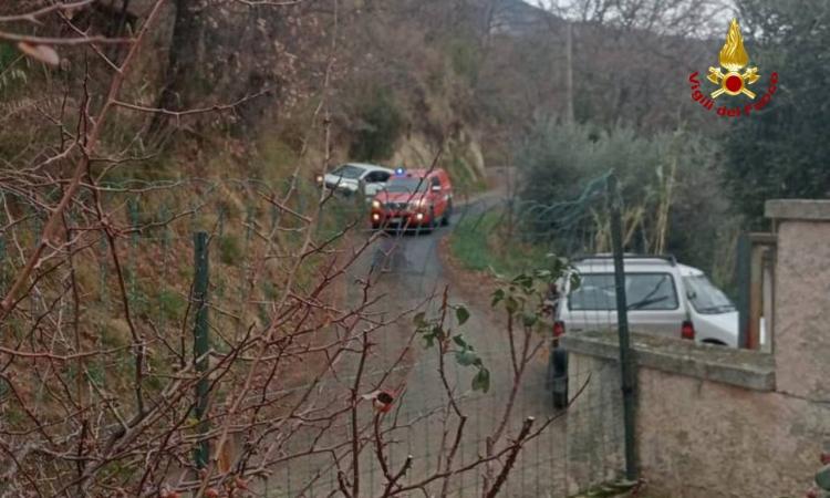 Scompare da casa per 24 ore: ritrovato da un elicottero dei vigili del fuoco (FOTO) Scompare da casa per 24 ore: ritrovato da un elicottero dei vigili del fuoco (FOTO)