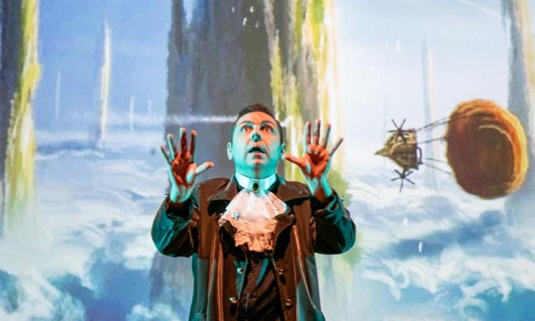 Civitanova, al teatro Annibal Caro "il mago Oscar nel Paese delle meraviglie"