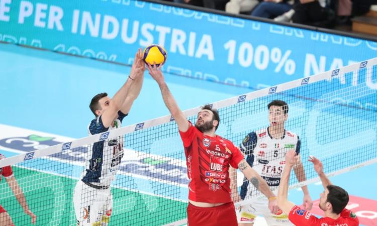 Lube, stop a Trento nel giorno di San Valentino: Civitanova si arrende in quattro set Lube, stop a Trento nel giorno di San Valentino: Civitanova si arrende in quattro set