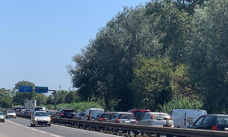 Civitanova, tamponamento in superstrada: cinque veicoli coinvolti. Traffico in tilt Civitanova, tamponamento in superstrada: cinque veicoli coinvolti. Traffico in tilt