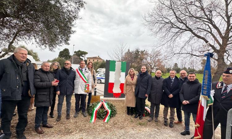 Macerata, il monumento dedicato ai martiri delle foibe voluto dal Comune Macerata, il monumento dedicato ai martiri delle foibe voluto dal Comune