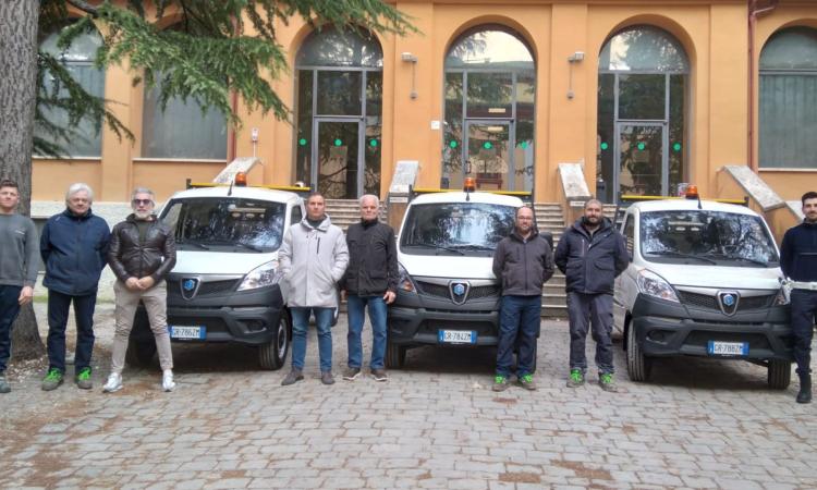 Macerata, il parco mezzi comunale si rifà il look. Renna: "Sicurezza sul lavoro per i nostri dipendenti"