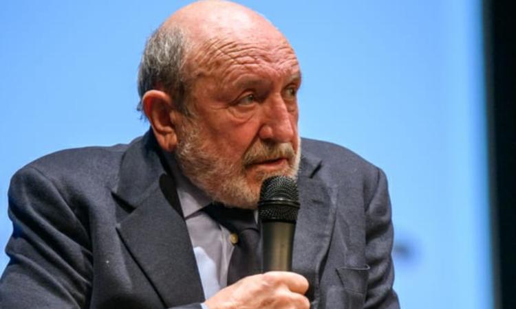 San Severino, Umberto Galimberti sul palco del Feronia nel giorno della Festa della donna