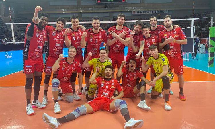 Champions, la Lube sbanca Ankara in 4 set: De Cecco dirige la sinfonia civitanovese Champions, la Lube sbanca Ankara in 4 set: De Cecco dirige la sinfonia civitanovese