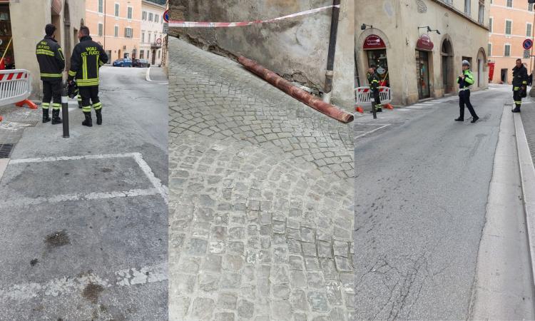San Severino, si stacca pluviale in rame da un cornicione: intervento dei vigili del fuoco nel centro storico San Severino, si stacca pluviale in rame da un cornicione: intervento dei vigili del fuoco nel centro storico