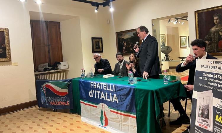 Porto Recanati: trionfo di pubblico per la presentazione del libro del Senatore Menia