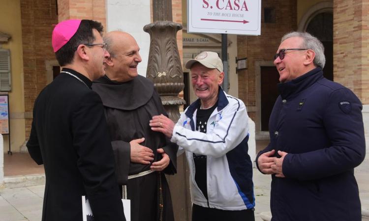 In corsa verso Lourdes pensando alle guerre in Terra Santa e Ucraina: la nuova sfida del 78enne Ulderico Lambertucci