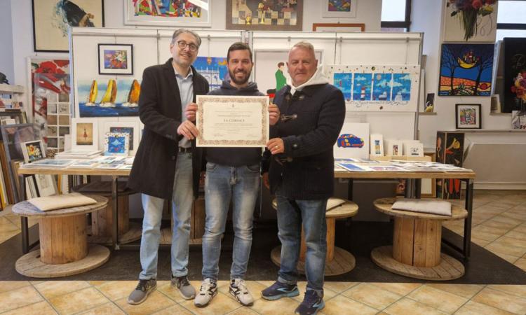Tolentino, "La Cornice" festeggia i 35 anni di attività: una pergamena per suggellare il traguardo Tolentino, "La Cornice" festeggia i 35 anni di attività: una pergamena per suggellare il traguardo