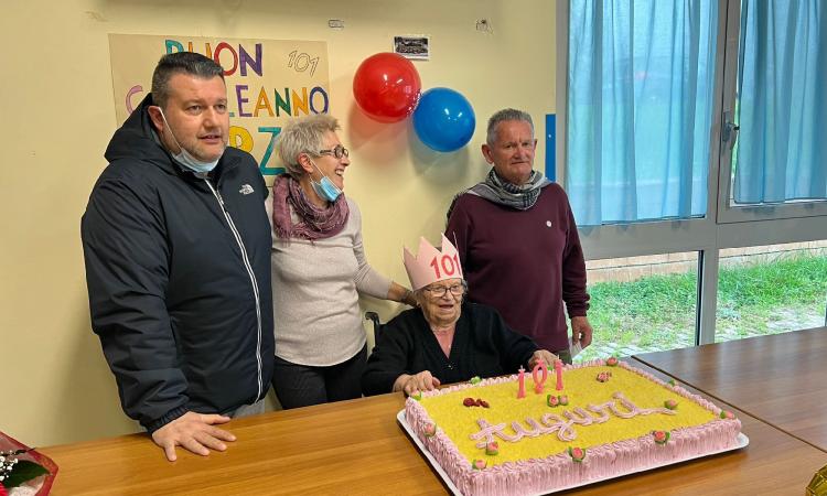 Matelica, Terza Chiappini festeggia 101 anni: festa di compleanno alla casa di riposo