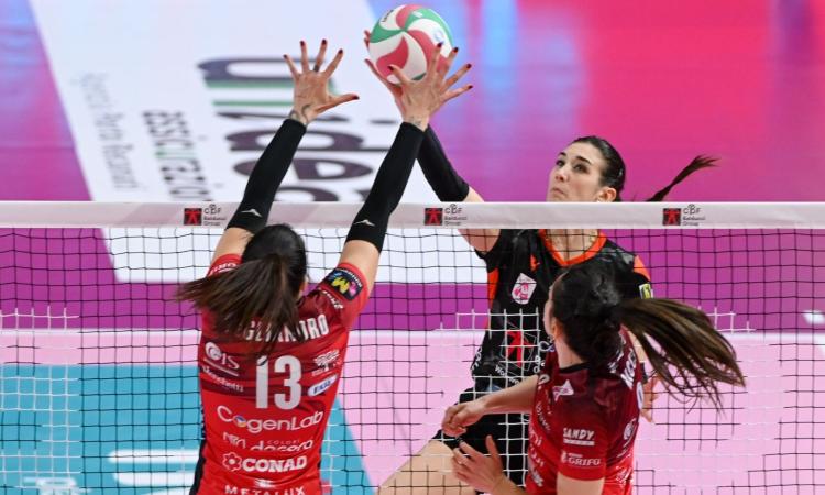 CBF Balducci, il cuore non basta: Perugia vince al tie break CBF Balducci, il cuore non basta: Perugia vince al tie break