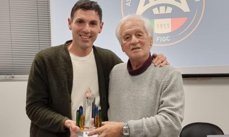 50 volte in Serie A: la Figc Macerata premia l’arbitro Sacchi. E domenica c’è Milan-Empoli 50 volte in Serie A: la Figc Macerata premia l’arbitro Sacchi. E domenica c’è Milan-Empoli