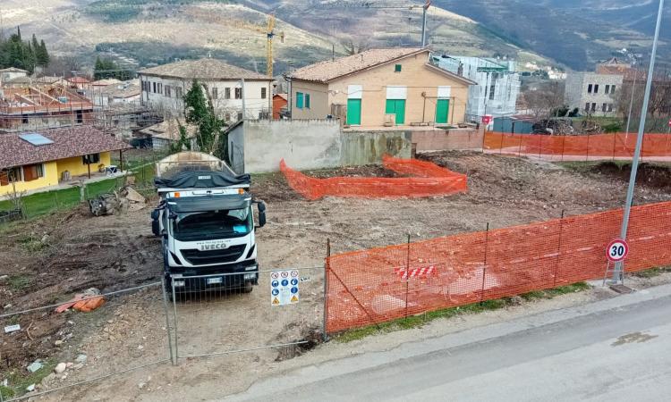Fiastra, al via i lavori per la nuova caserma dei carabinieri: "Segno di vitalità per il territorio" Fiastra, al via i lavori per la nuova caserma dei carabinieri: "Segno di vitalità per il territorio"
