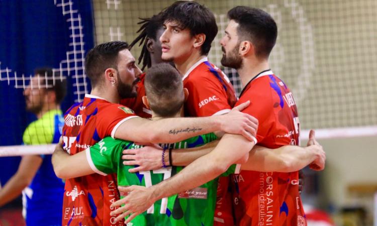 Banca Macerata, 3-0 a Marcianise e primo posto assicurato. Sarà spareggio promozione con Mantova Banca Macerata, 3-0 a Marcianise e primo posto assicurato. Sarà spareggio promozione con Mantova