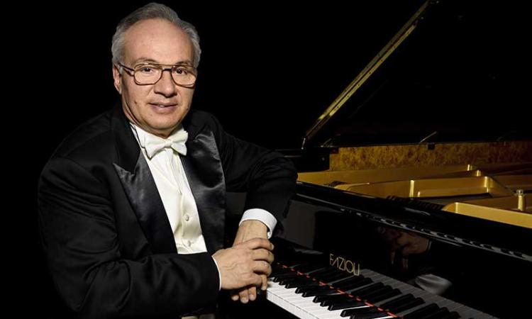 Tolentino, il celebre pianista Pasquale Iannone in concerto al Politeama