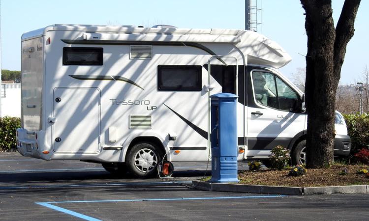 Tolentino, taglio del nastro per la rinnovata area camper: "Migliora l'offerta turistica" Tolentino, taglio del nastro per la rinnovata area camper: "Migliora l'offerta turistica"