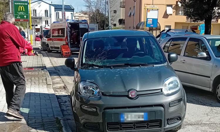 Tolentino, investita da un'auto in viale Buozzi: donna soccorsa in eliambulanza