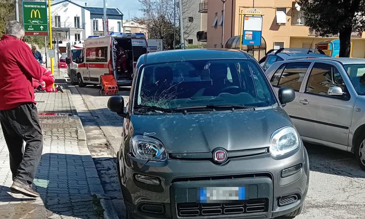 Tolentino, investita da un'auto in viale Buozzi: donna soccorsa in eliambulanza Tolentino, investita da un'auto in viale Buozzi: donna soccorsa in eliambulanza